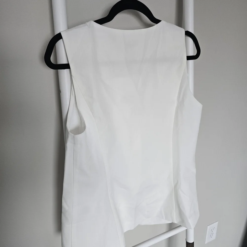 Elegant White Vest Top Gold Flower Buttons Size M - Picture 6 of 7